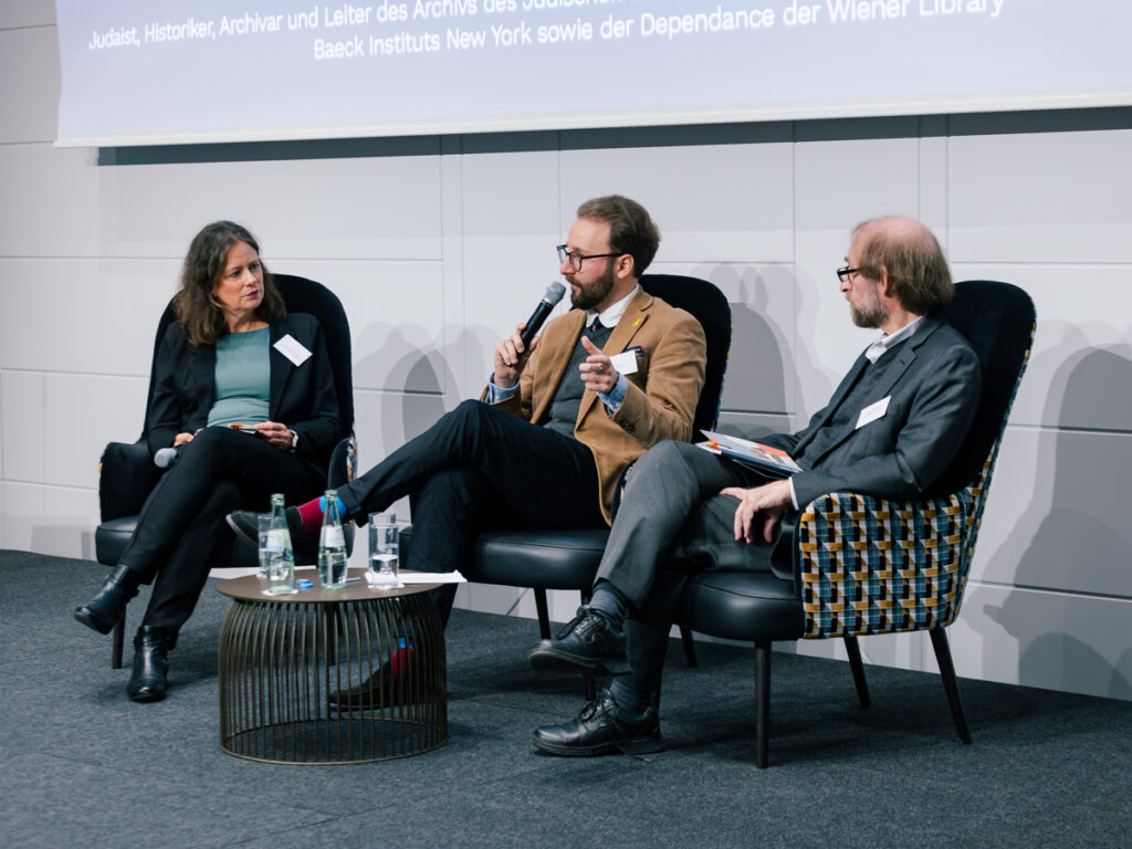 Dr. Andrea Löw im Gespräch mit Monty Ott und Aubrey Pomerance © Ole Witt