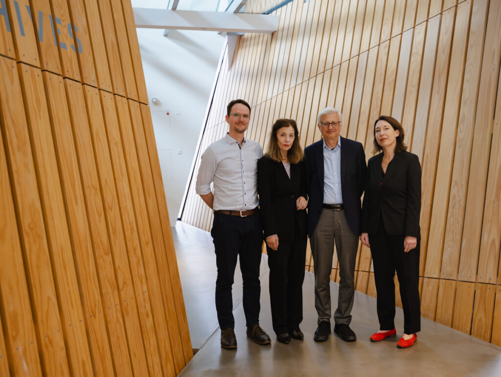 auf dem Podium: Dr. Sebastian Schirrmeister, Dr. Ursula Krechel, Prof. Dr. Michael Brenner und Natascha Freunde (v.l.n.r.)