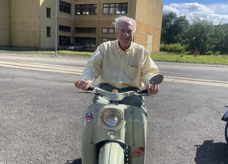 Dennis Baum on a Schwalbe. Foto: Baum
