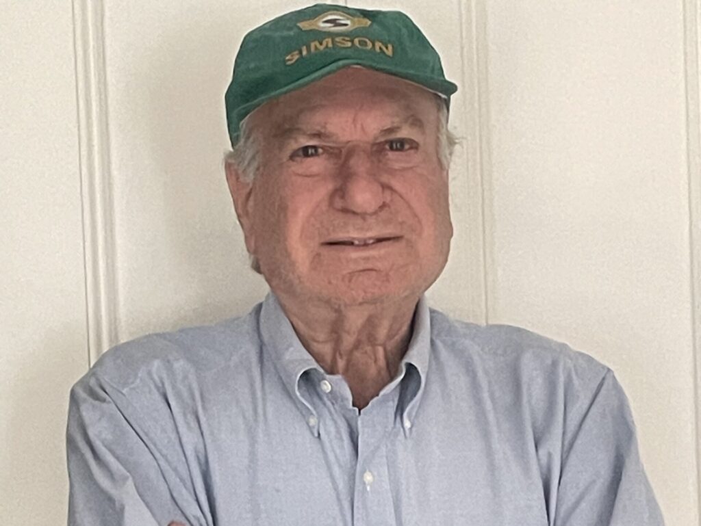 Dennis Baum with Simsons-Cap (c) Baum
